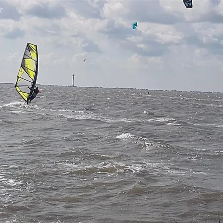 Juna Am Nordseedeich Wurster Nordseekuste