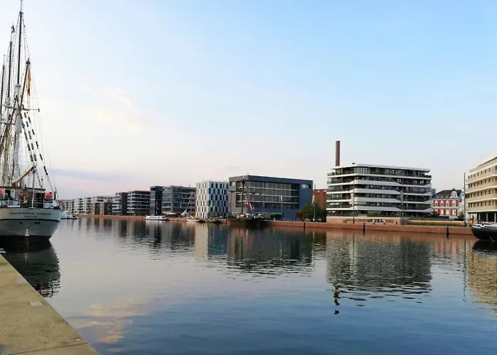 Juna Am Nordseedeich